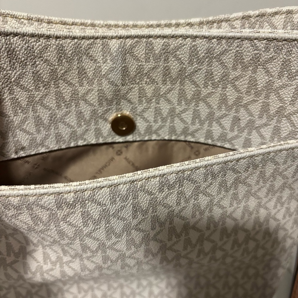 Michael Kors Cream Crossbody Bag with Gold Accents - Picture 6 of 8